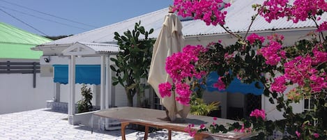 terrasse avant de la villa 80m2 très exposé au soleil pour les cure de bronzage