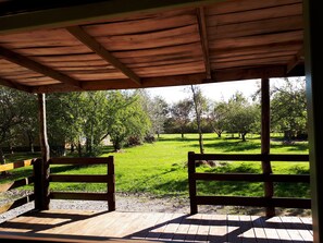 Votre grande terrasse avec vue sur le parc arboré