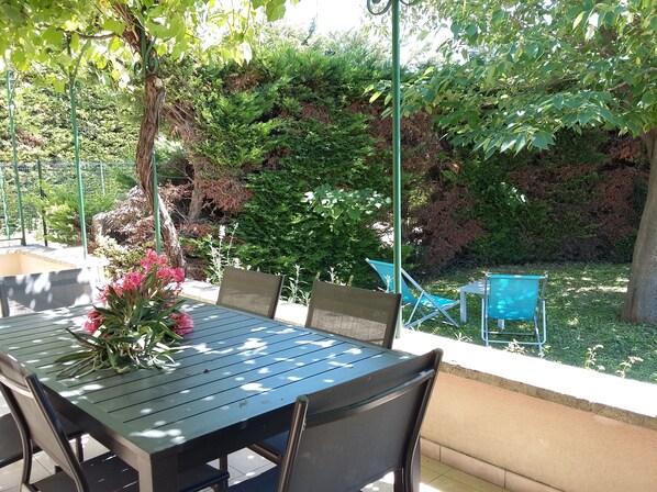 Terrasse et cour privative