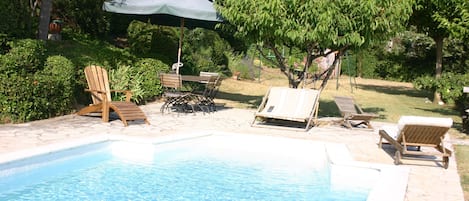  Piscine avec une superbe vue sur le mont Ventoux et les dentelles de Montmirail