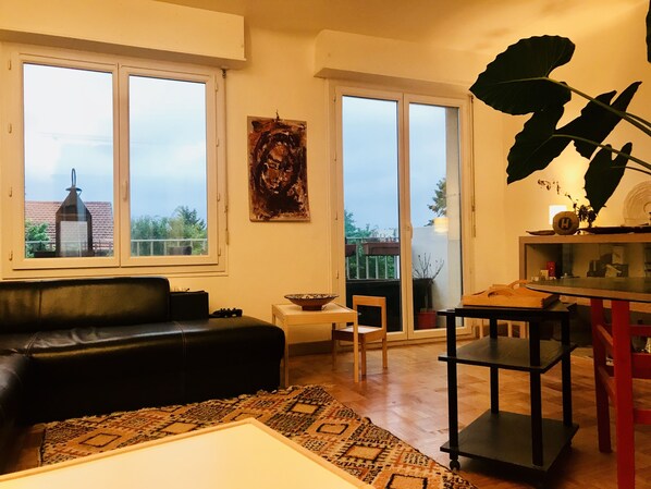 Séjour cosy avec la terrasse