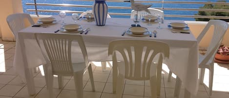 Espace repas sur une immense terrasse de 60 mètres carré
Vue mer Exceptionnel