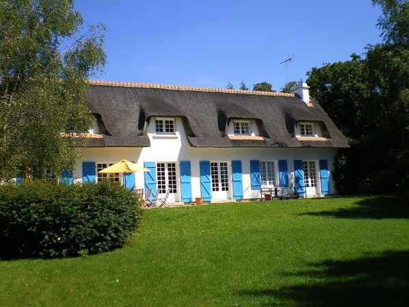 Terrasse calme exposée plein sud, ensoleillée du matin matin au soir