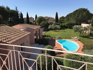 Vue depuis la chambre et la terrasse de l'étage