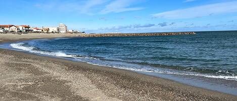 PLAGE A 450 METRES DE L'APPARTEMENT