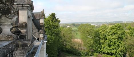 Vue du salon (vers la gauche)