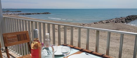 SUR LA PLAGE, idéal famille, 4 personnes