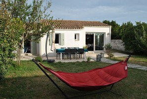 maison principale vue du jardin