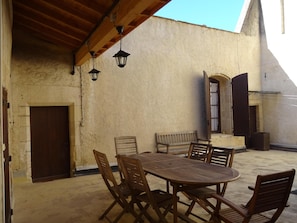 Terrasse, table et chaises