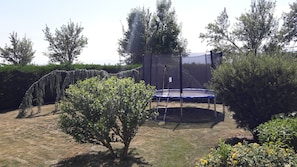 Grand trampoline de 3,50 m de diamÚtre. Filet de sécurité.