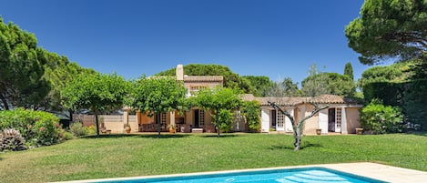 Villa merveilleuse avec piscine vue village de Gassin et Ramatuelle