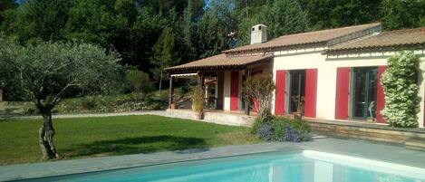 maison individuelle avec piscine au sel