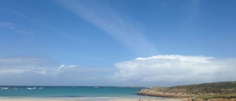 Kersaint : la plage du château à 30 mètres