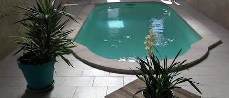 piscine intérieur chauffée
