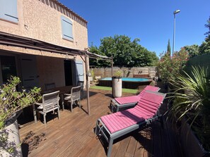 Terrasse et piscine 