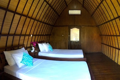 3 Deluxe Room, Sweet Bungalow Near Gili T Beach