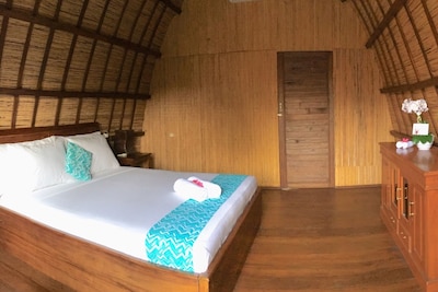 3 Deluxe Room, Sweet Bungalow Near Gili T Beach