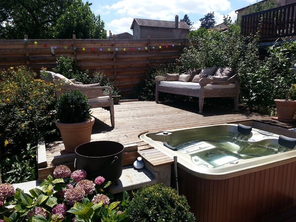 Terrasse et Jacuzzi