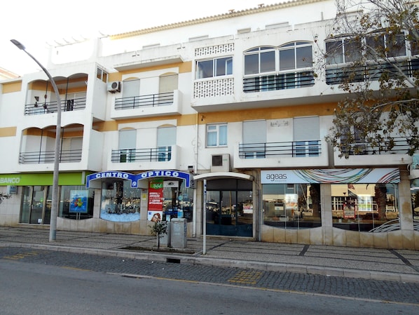 Front entrance is along the main avenida