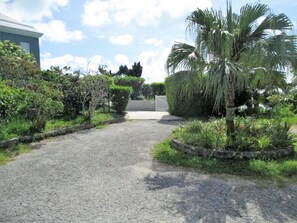 Your own entrance to lower apartment, drive to the very end of the road.