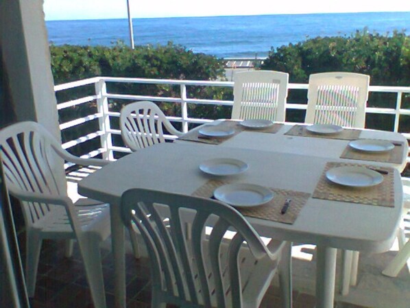 BALCONY TERRACE FOR 12 DINERS. SUNSET.