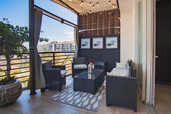 *The images are for illustrative purposes, this unit has no fireplace. 