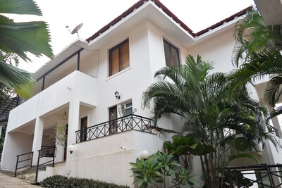 Hilltop Villa With A View Of The Mandovi Backwaters In North Goa, 3 Bedrooms