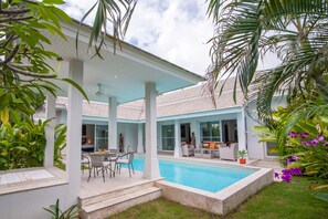 Topical Gardens surround private Pool