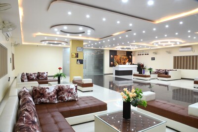 Hotel Mariya International is situated in Bodhgaya it near by karmapa Temple.