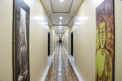 Hotel Mariya International is situated in Bodhgaya it near by karmapa Temple.