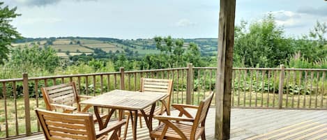 Yr Hen Feudy is a cottage apartment with fantastic views over the Teifi Valley.