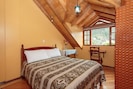 Double bed room with mountain view, WIFI, wooden ceiling and floor