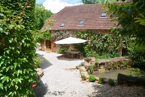 courtyard area
