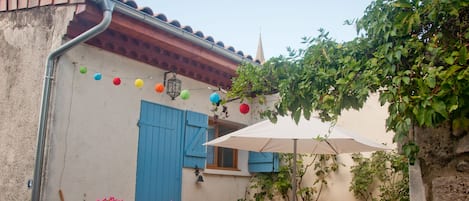 Sunny private patio!