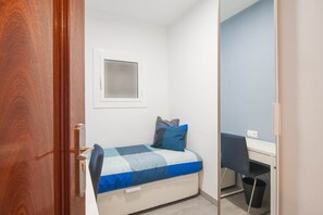 Bedroom2 01