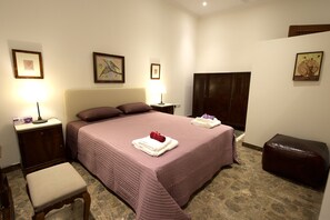 Lemon bedroom
