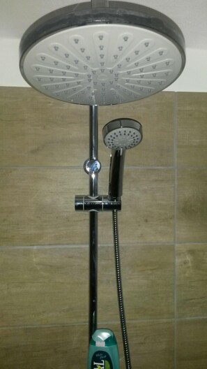 Dusche mit Handbrause