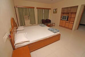 The Superior Family Room (outer bedroom) - sleeps 4.