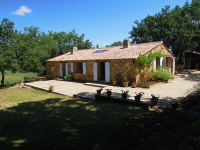 Uzès 6 km - Former sheepfold, with swimming pool. Exceptional calm setting.