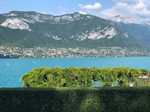 View from living room- vue depuis le salon
