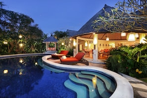 Bali classic villa with spacious pool and living room