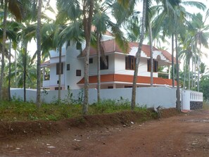 Sarayu Villa