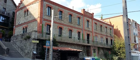 Edificio ferroviario reformado.