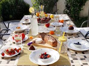 Enjoy breakfast in the garden
