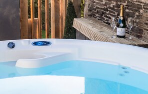 Private hot tub under the stars, accessible 24 hours a day...
