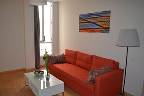 LIVING ROOM 1