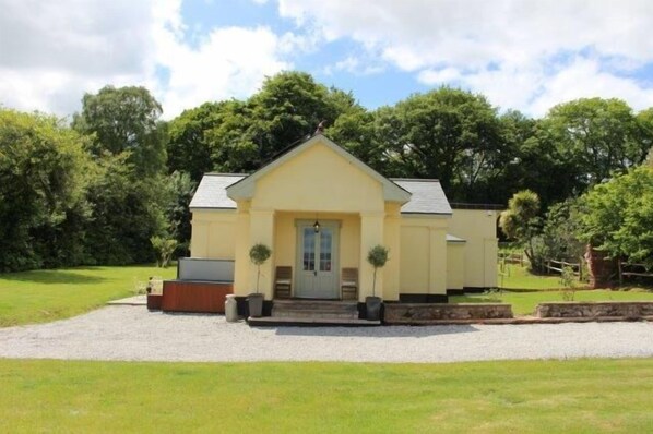 The lodge with 360 lawns and stunning view.