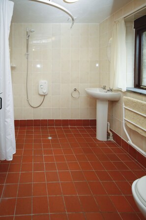 Shippen Cottage shower room