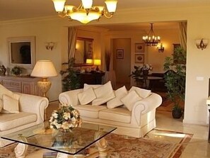 Lounge area and Entrance Hall