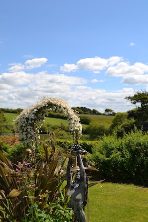 Shared use of the Manor's gardens